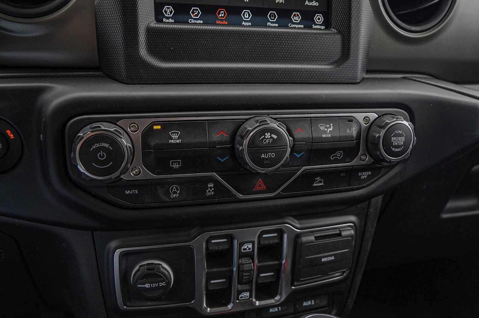 Thumbnail: 2022 Jeep Gladiator - 18