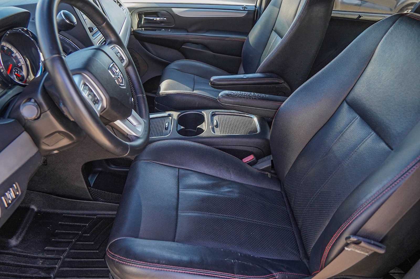 Thumbnail: 2017 Dodge Grand Caravan - 10