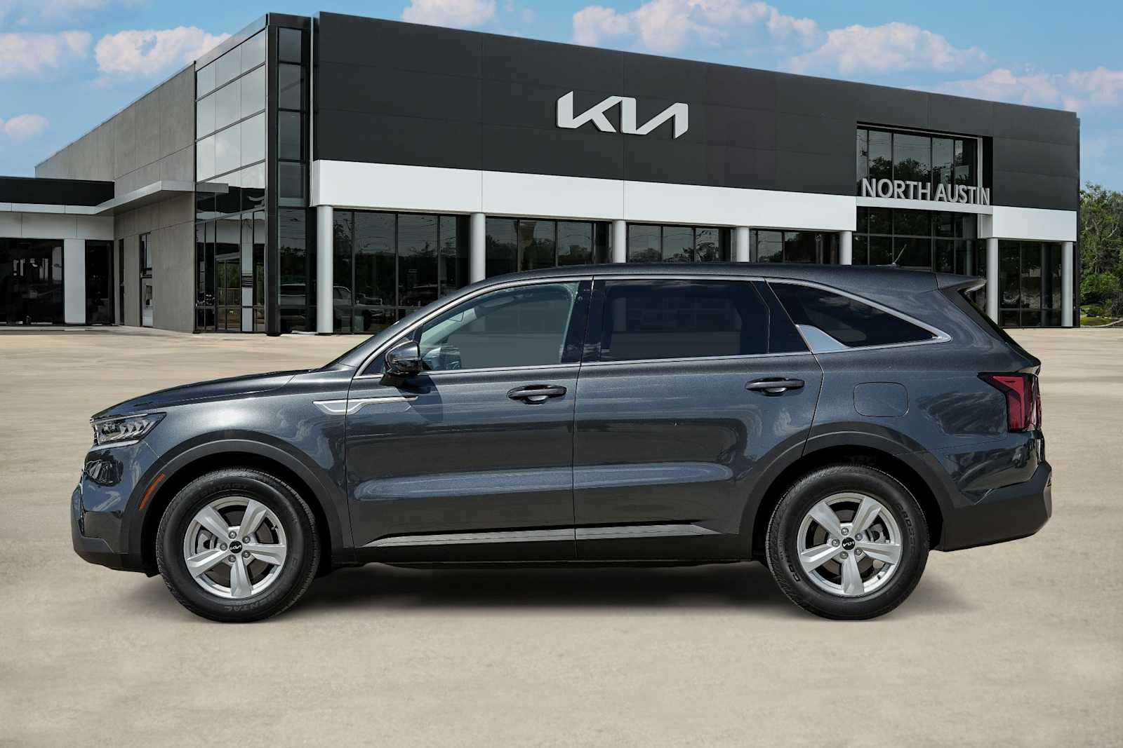 2022 Kia Sorento LX photo 3