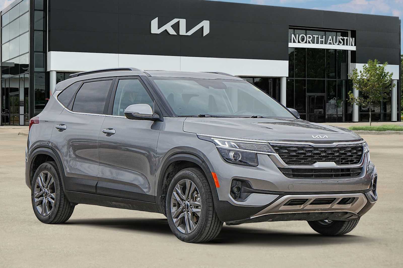 Thumbnail: 2023 Kia Seltos - 8