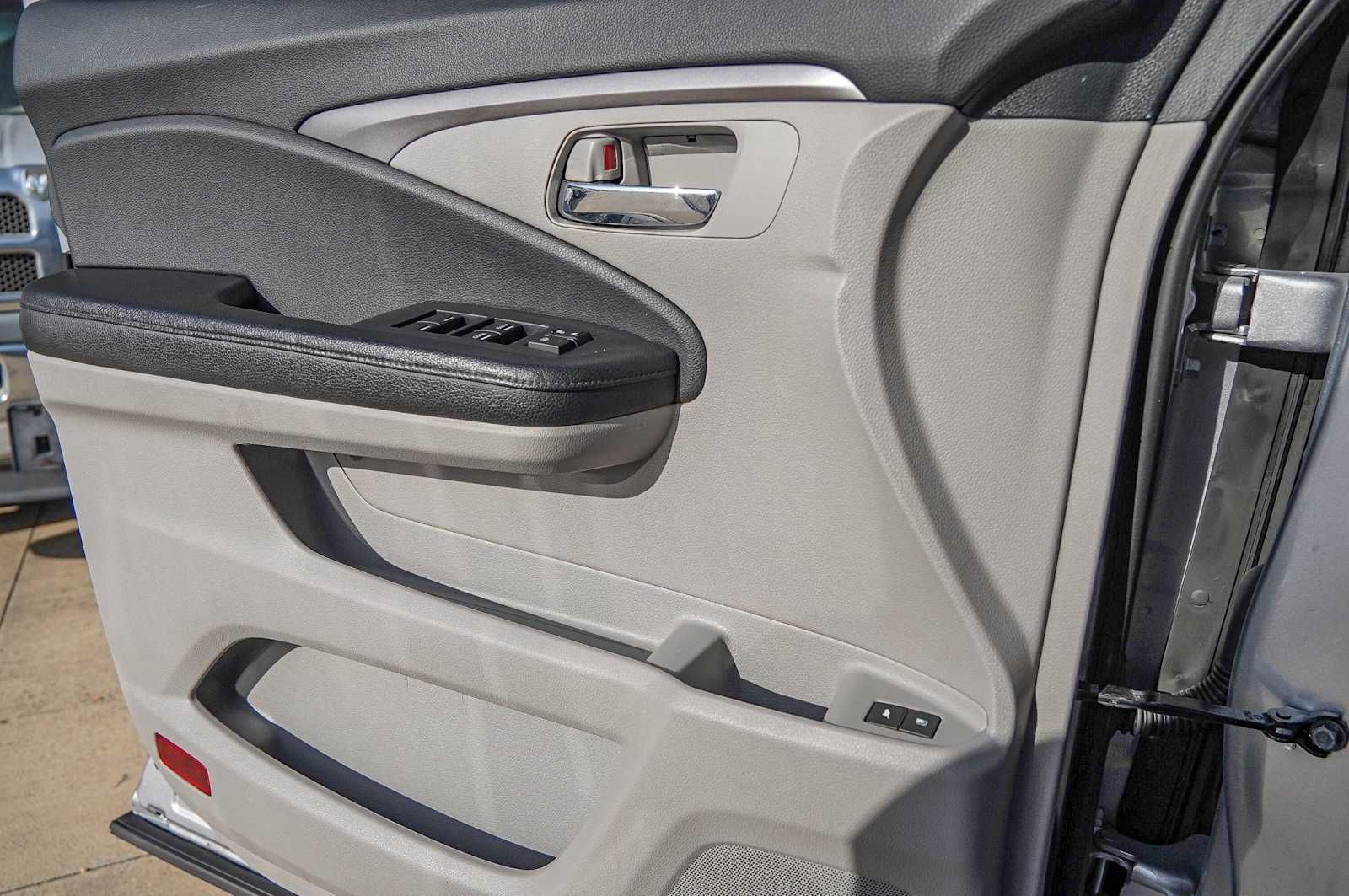 Thumbnail: 2017 Honda Pilot - 20