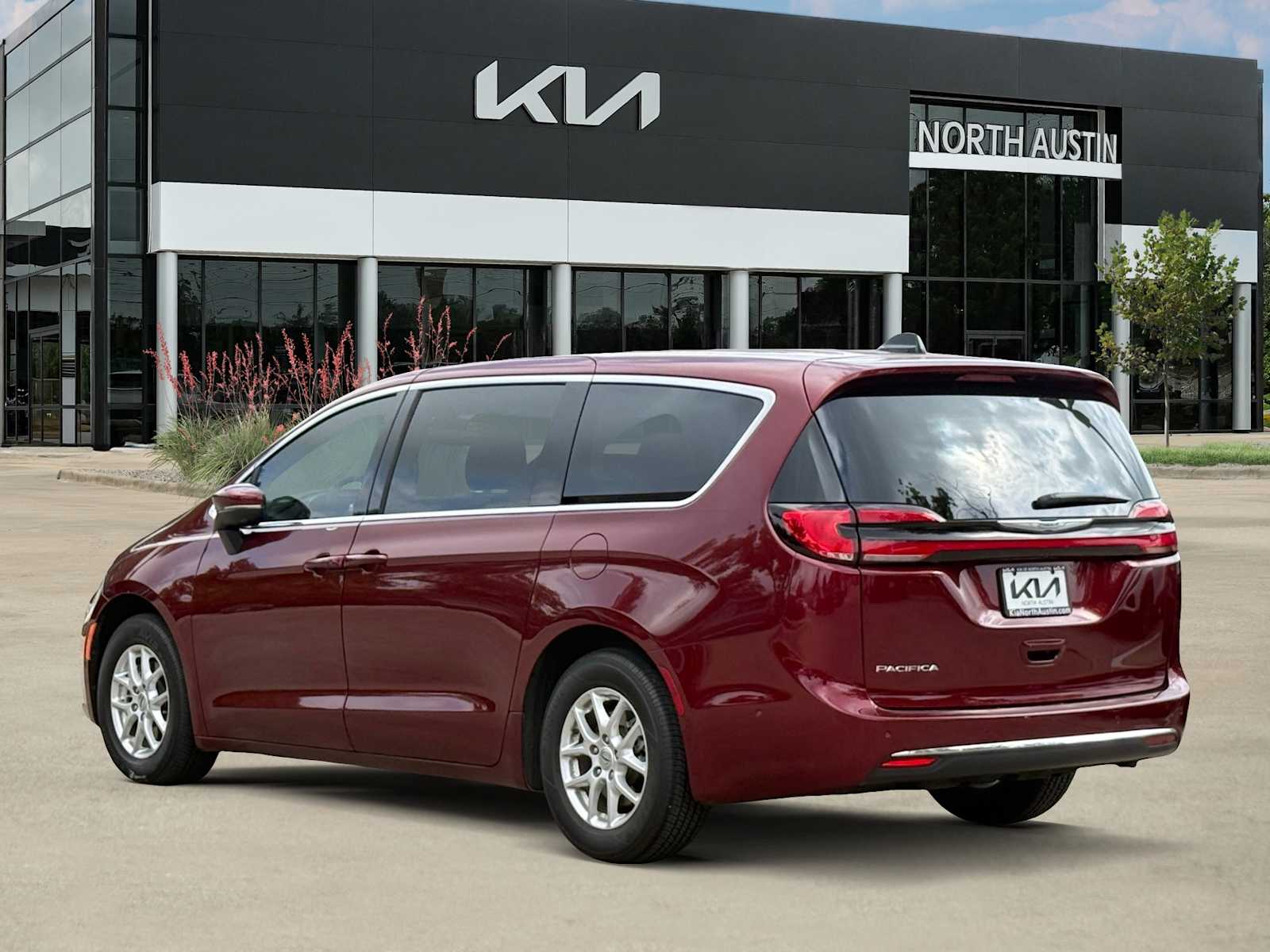 Thumbnail: 2023 Chrysler Pacifica - 4