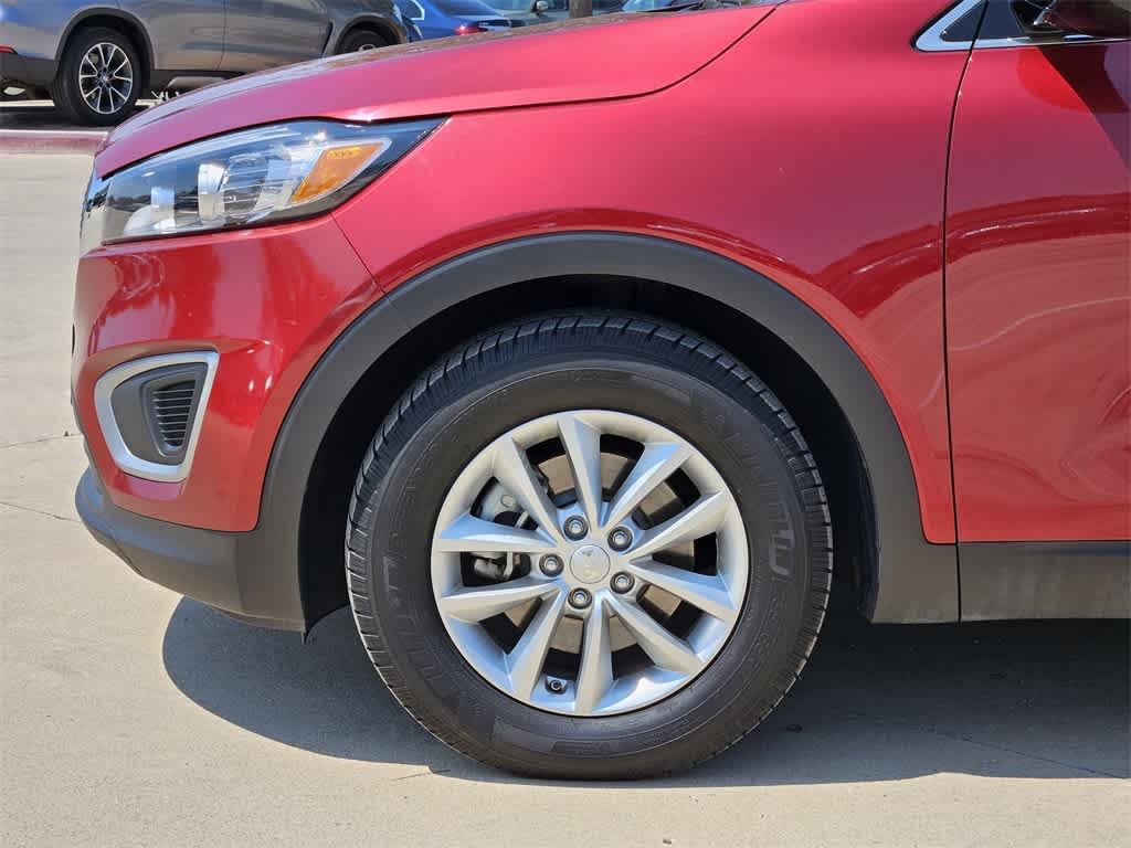 Thumbnail: 2017 Kia Sorento - 8