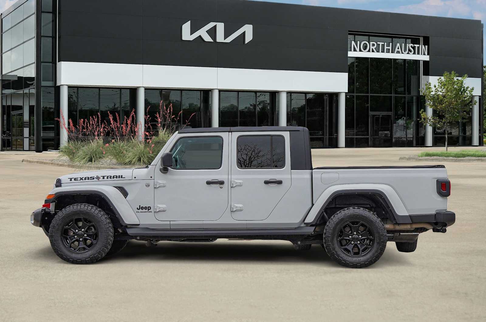 Thumbnail: 2022 Jeep Gladiator - 4
