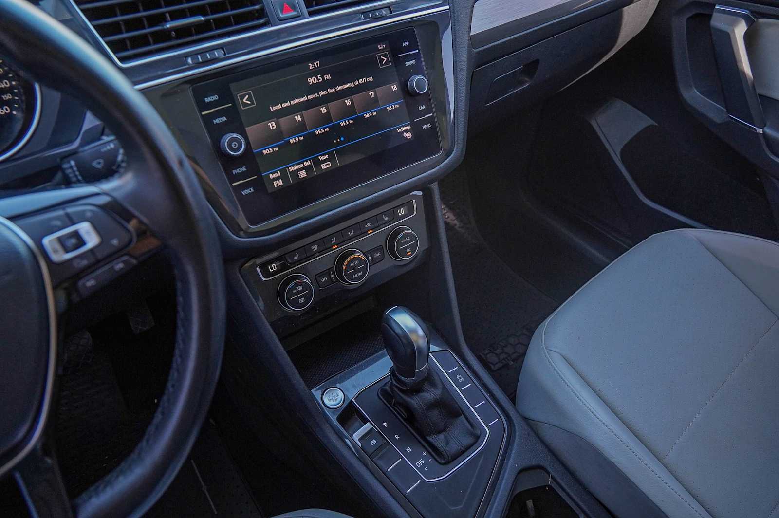 Thumbnail: 2018 Volkswagen Tiguan - 17