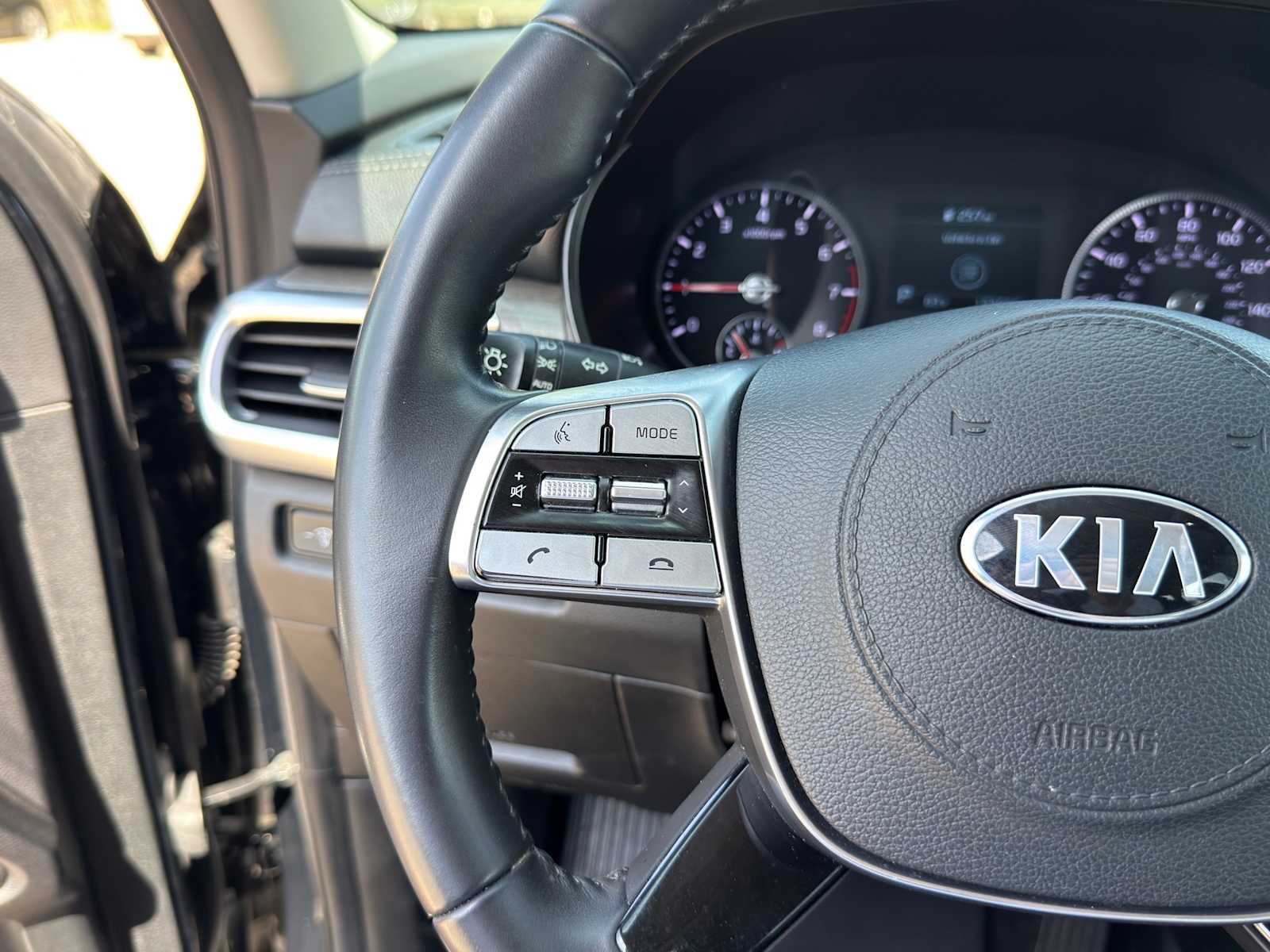 Thumbnail: 2020 Kia Telluride - 18