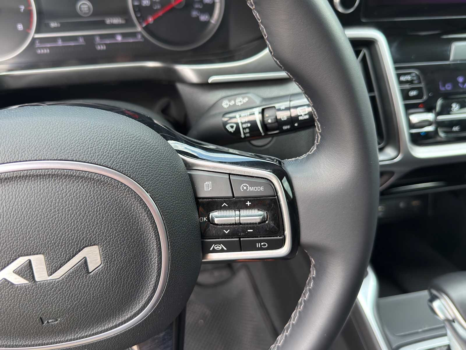 Thumbnail: 2023 Kia Sorento - 16