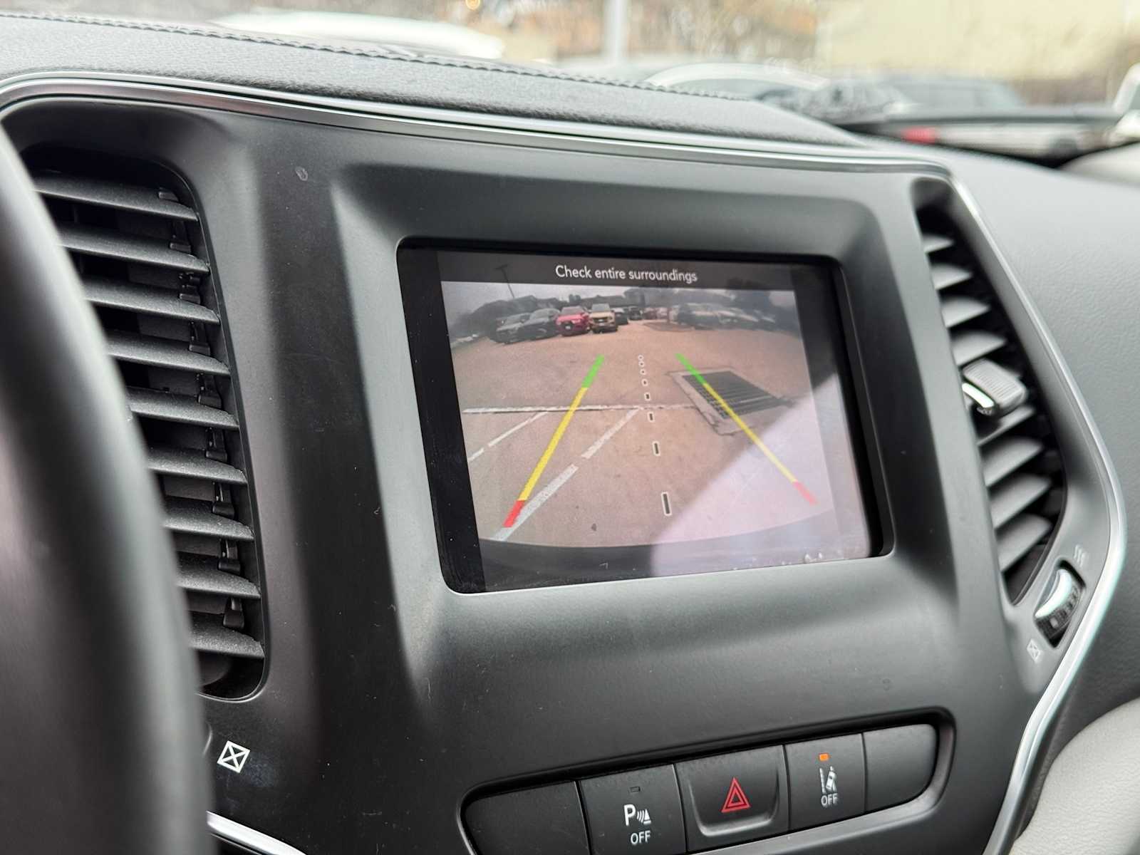 Thumbnail: 2021 Jeep Cherokee - 25