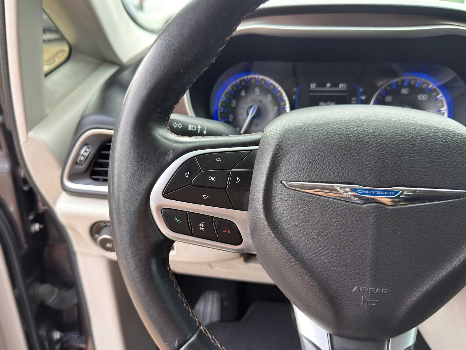 Thumbnail: 2018 Chrysler Pacifica - 18