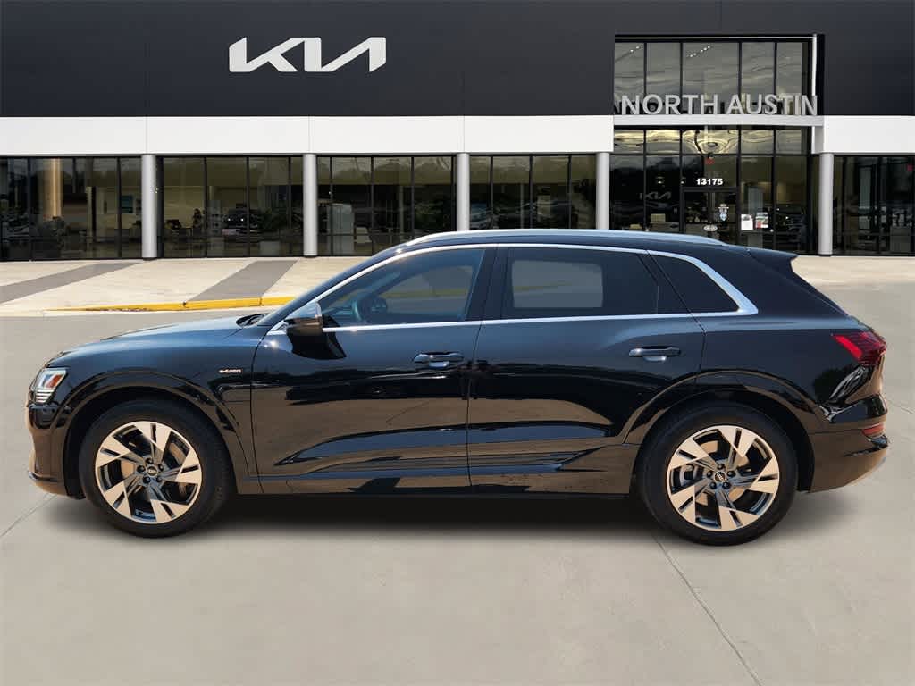Thumbnail: 2022 Audi e-tron - 4