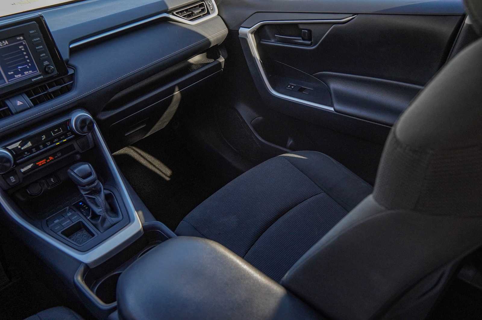 Thumbnail: 2021 Toyota RAV4 - 25