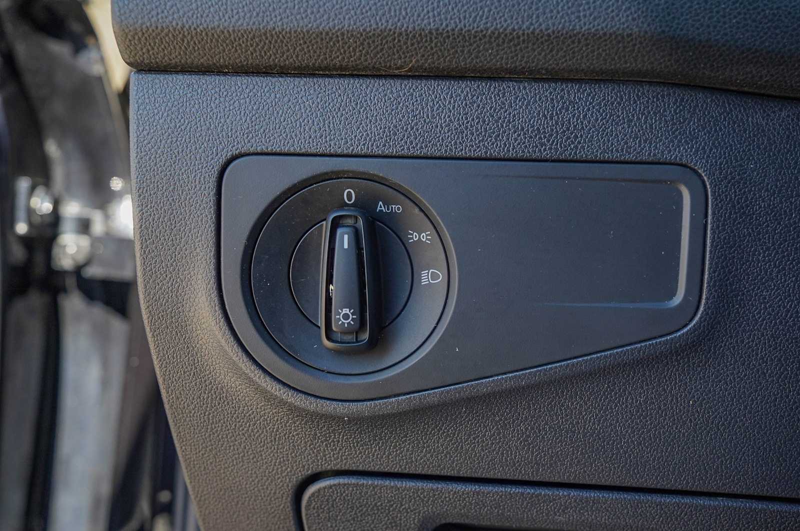 Thumbnail: 2018 Volkswagen Tiguan - 20