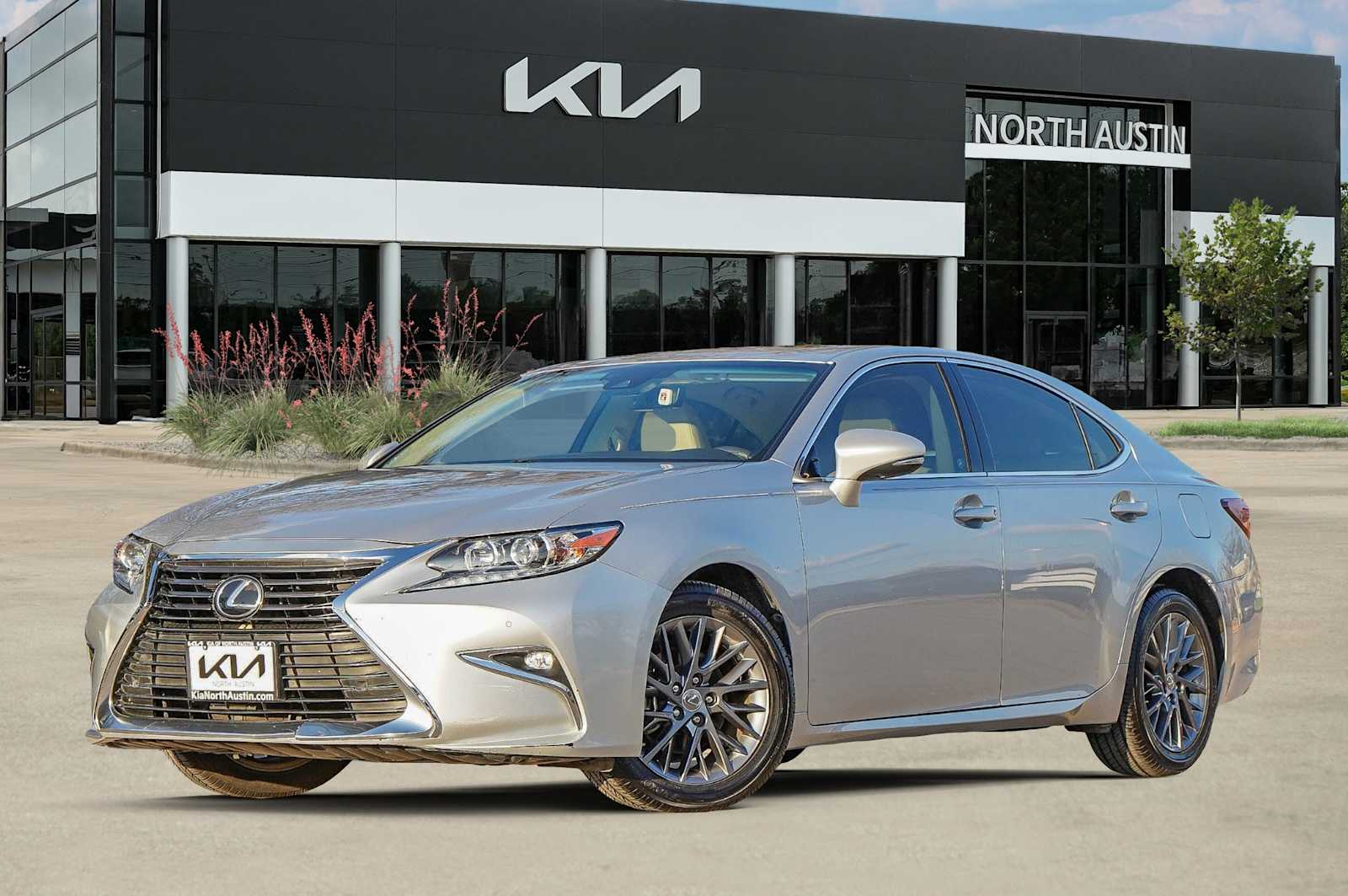 2018 Lexus ES 350's photo
