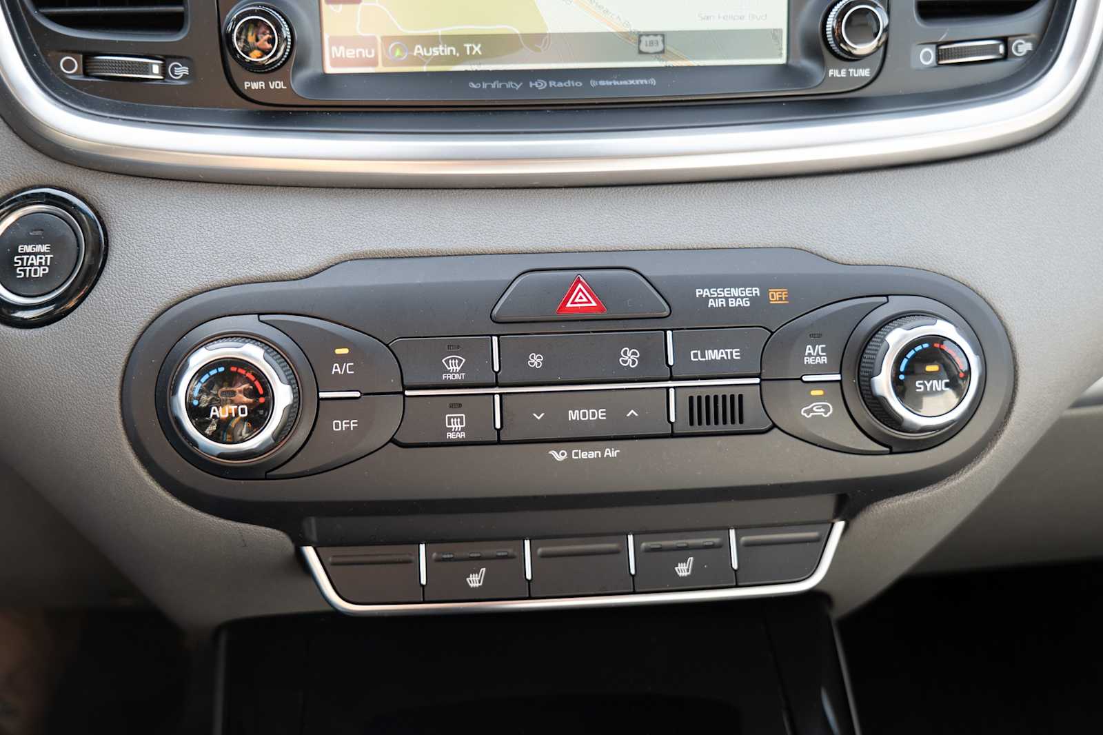 Thumbnail: 2018 Kia Sorento - 17