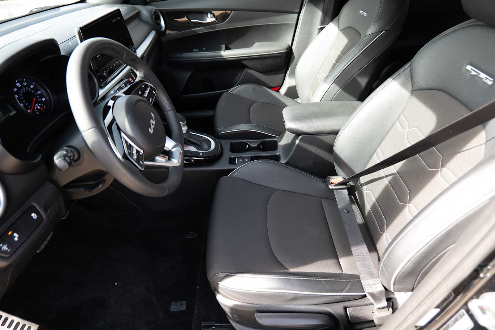 Thumbnail: 2024 Kia Forte - 10