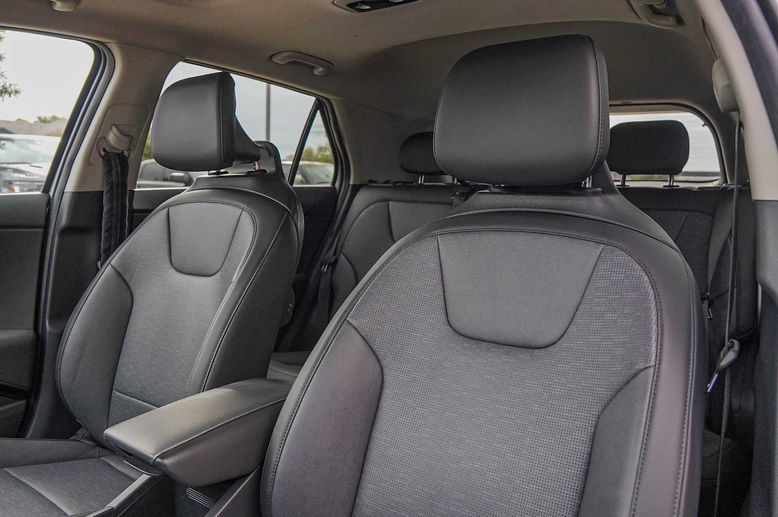 Thumbnail: 2024 Kia Niro - 13