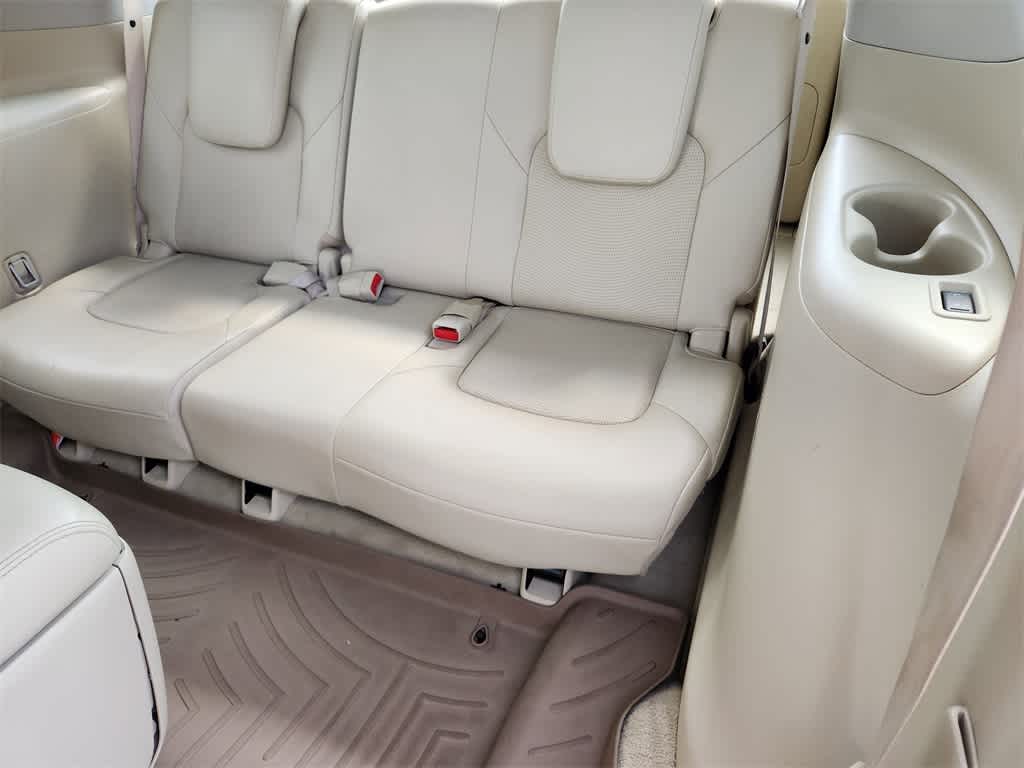 2015 INFINITI QX80  32