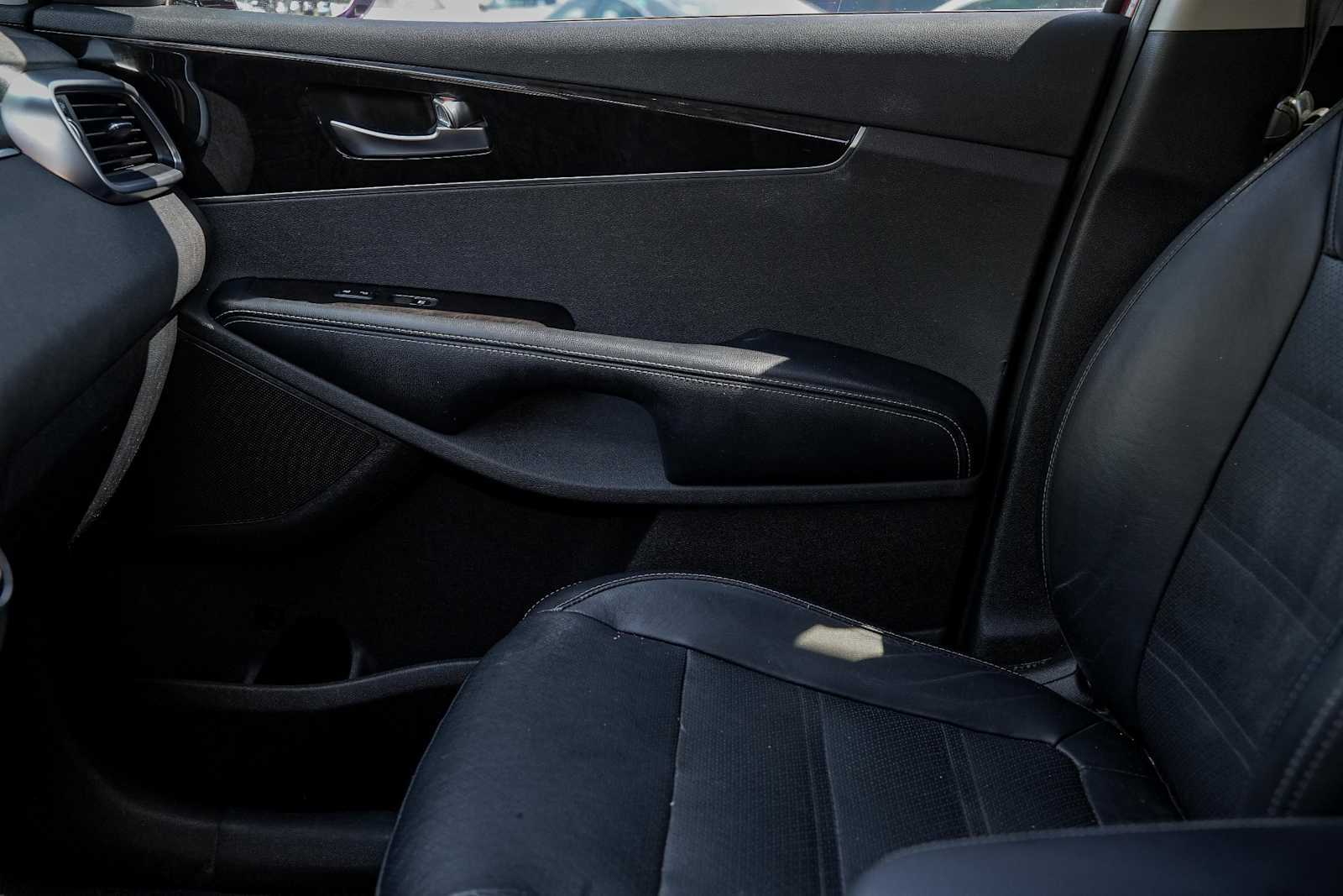 Thumbnail: 2018 Kia Sorento - 12