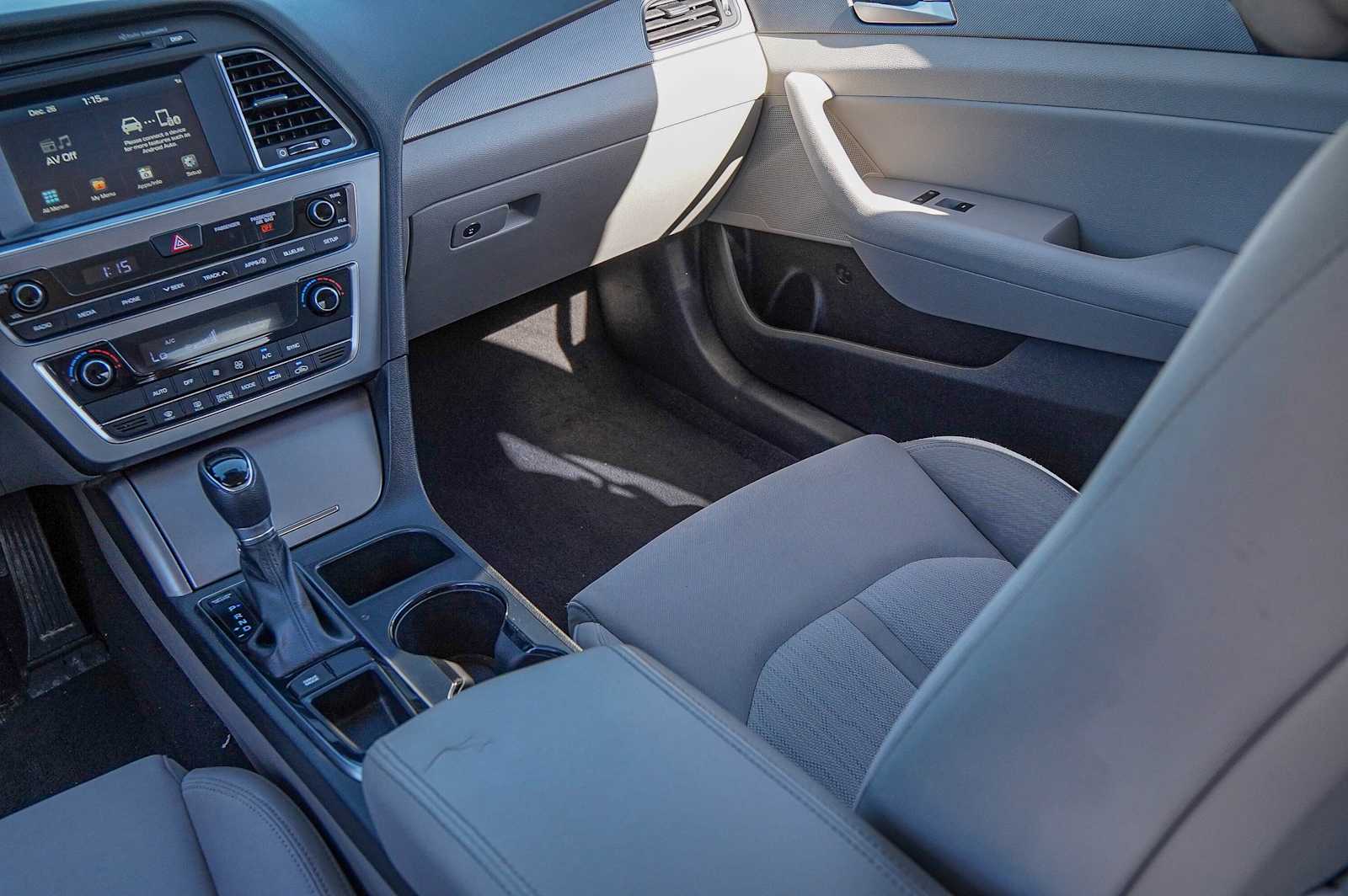 Thumbnail: 2017 Hyundai Sonata - 32