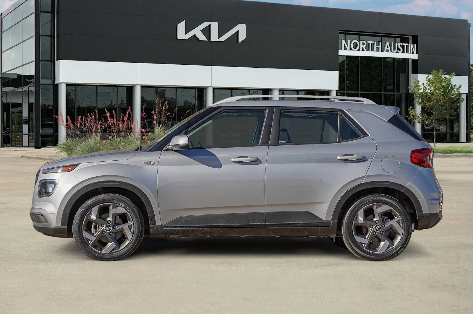 Thumbnail: 2022 Hyundai Venue - 4