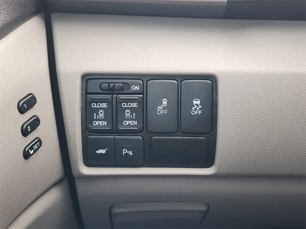 Thumbnail: 2013 Honda Odyssey - 22