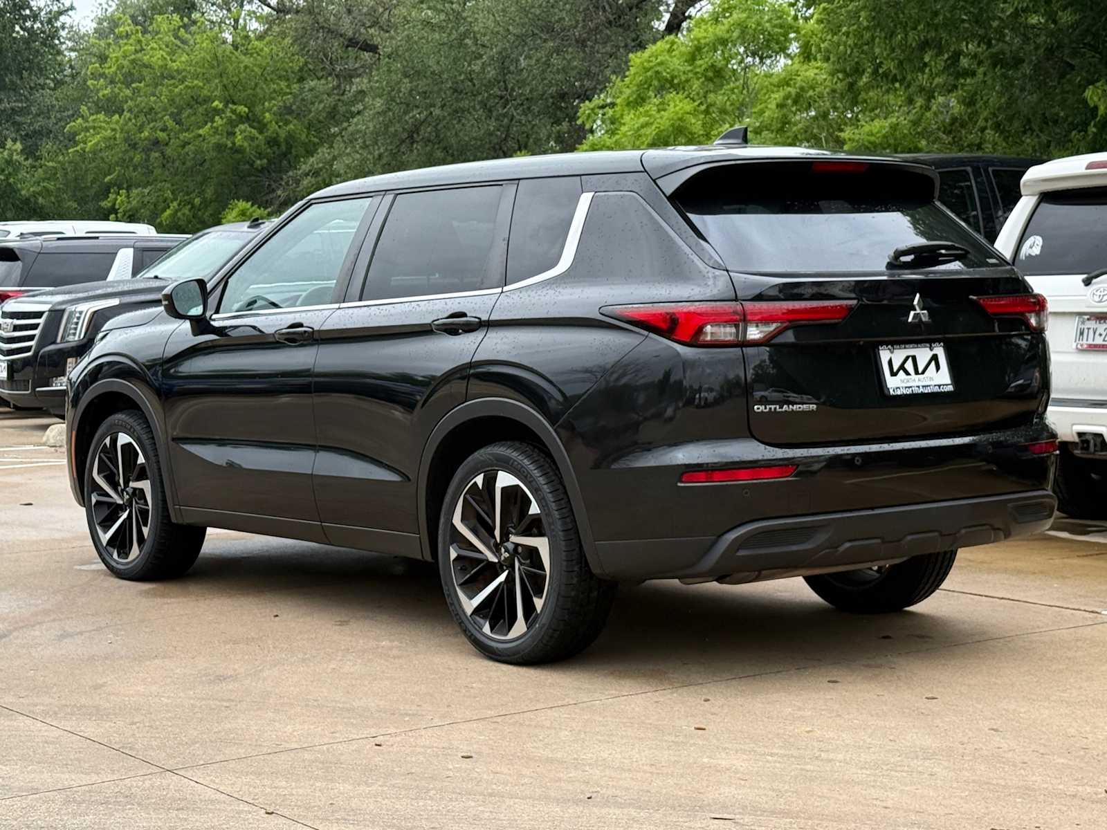 Thumbnail: 2022 Mitsubishi Outlander - 5