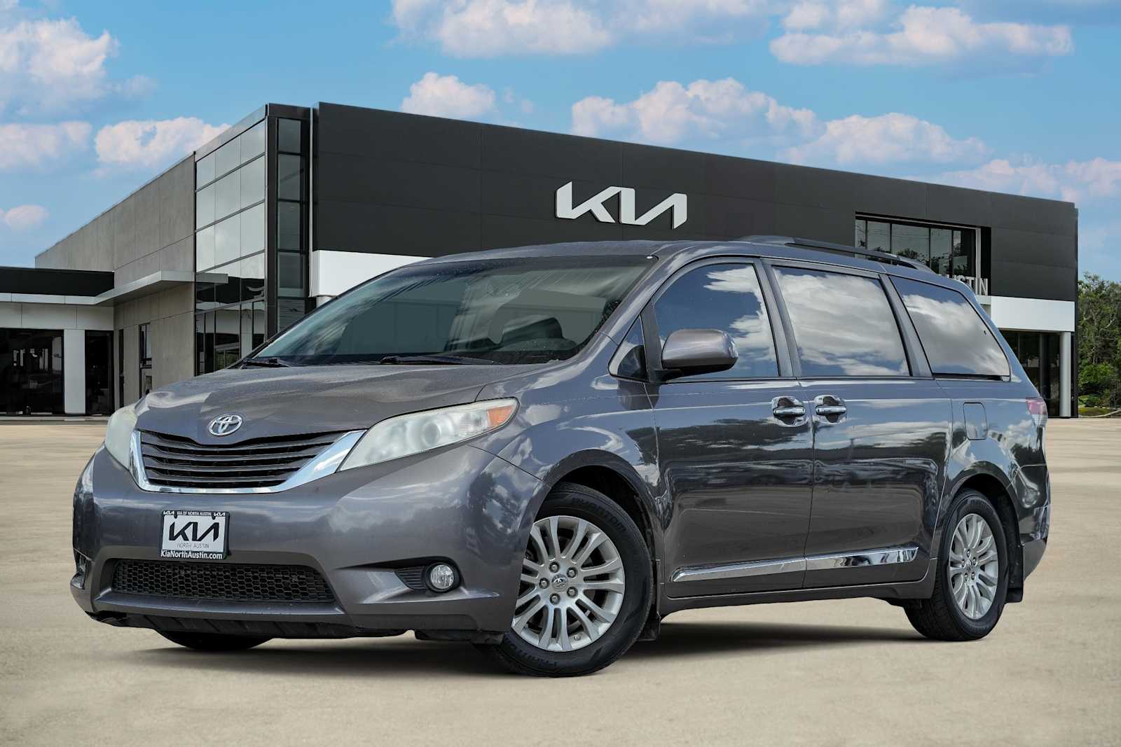 2013 Toyota Sienna XLE -
                  Austin, TX