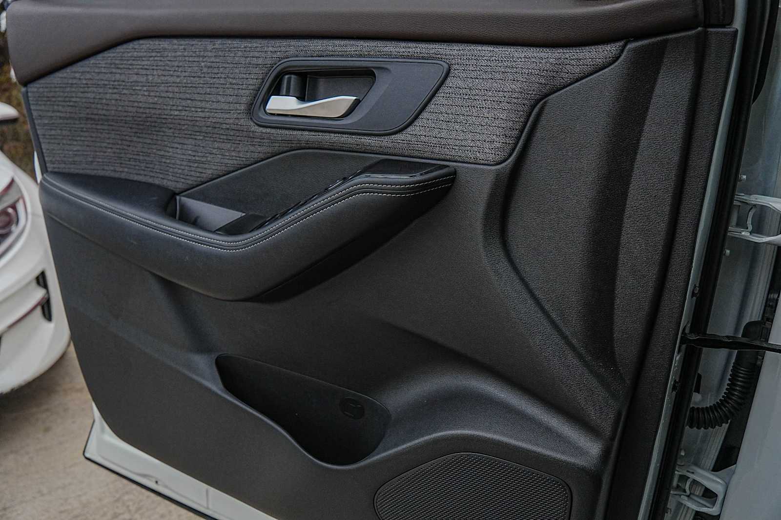 Thumbnail: 2023 Nissan Rogue - 23