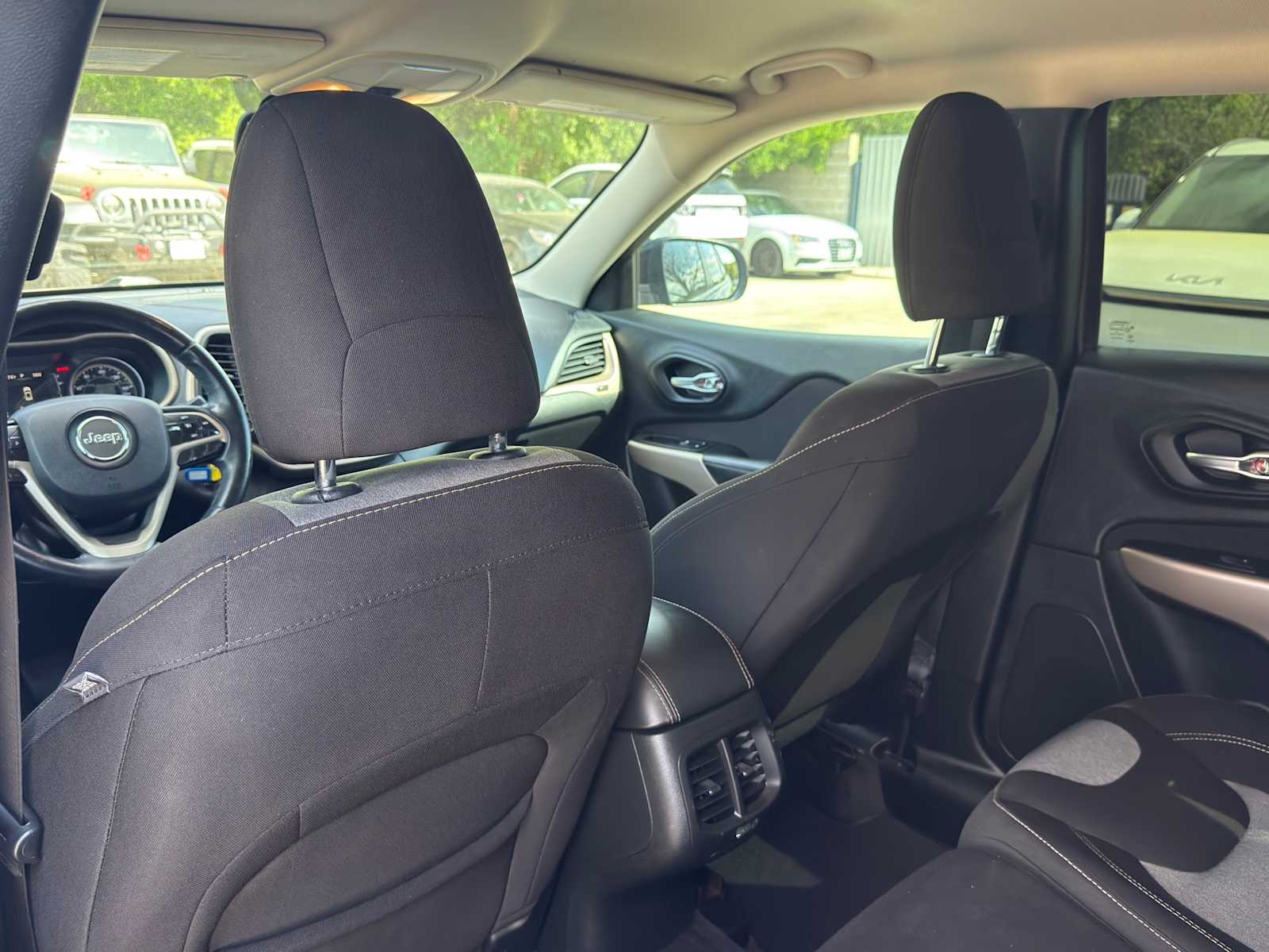 Thumbnail: 2018 Jeep Cherokee - 24