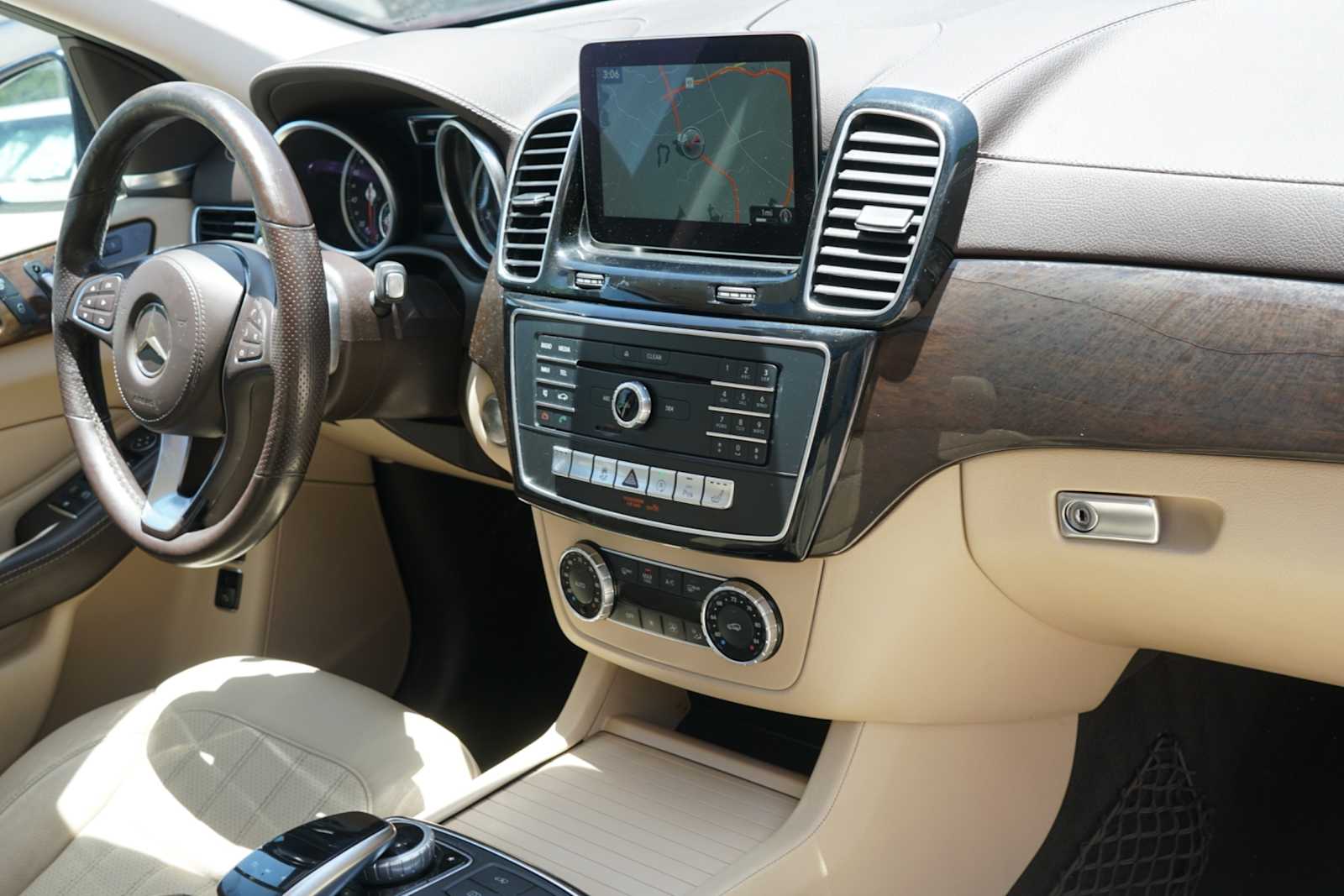 Thumbnail: 2017 Mercedes-Benz GLS - 27