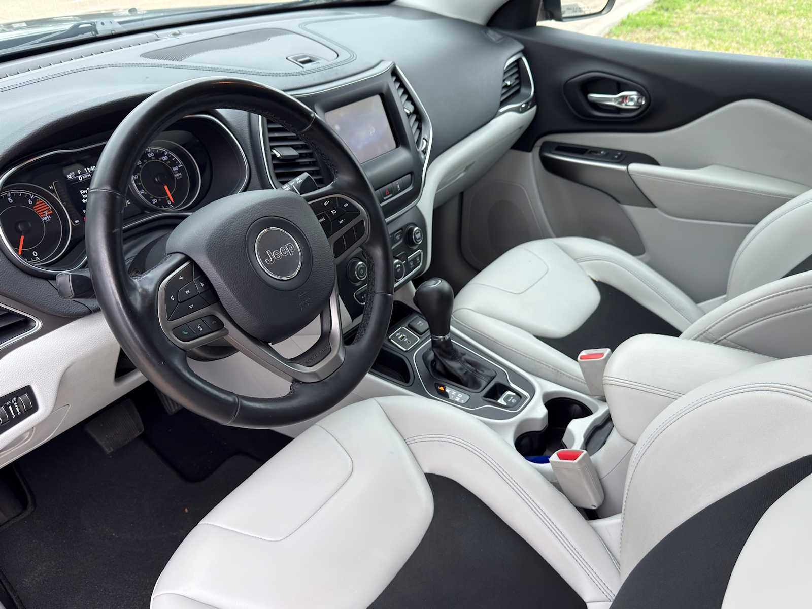 Thumbnail: 2021 Jeep Cherokee - 14