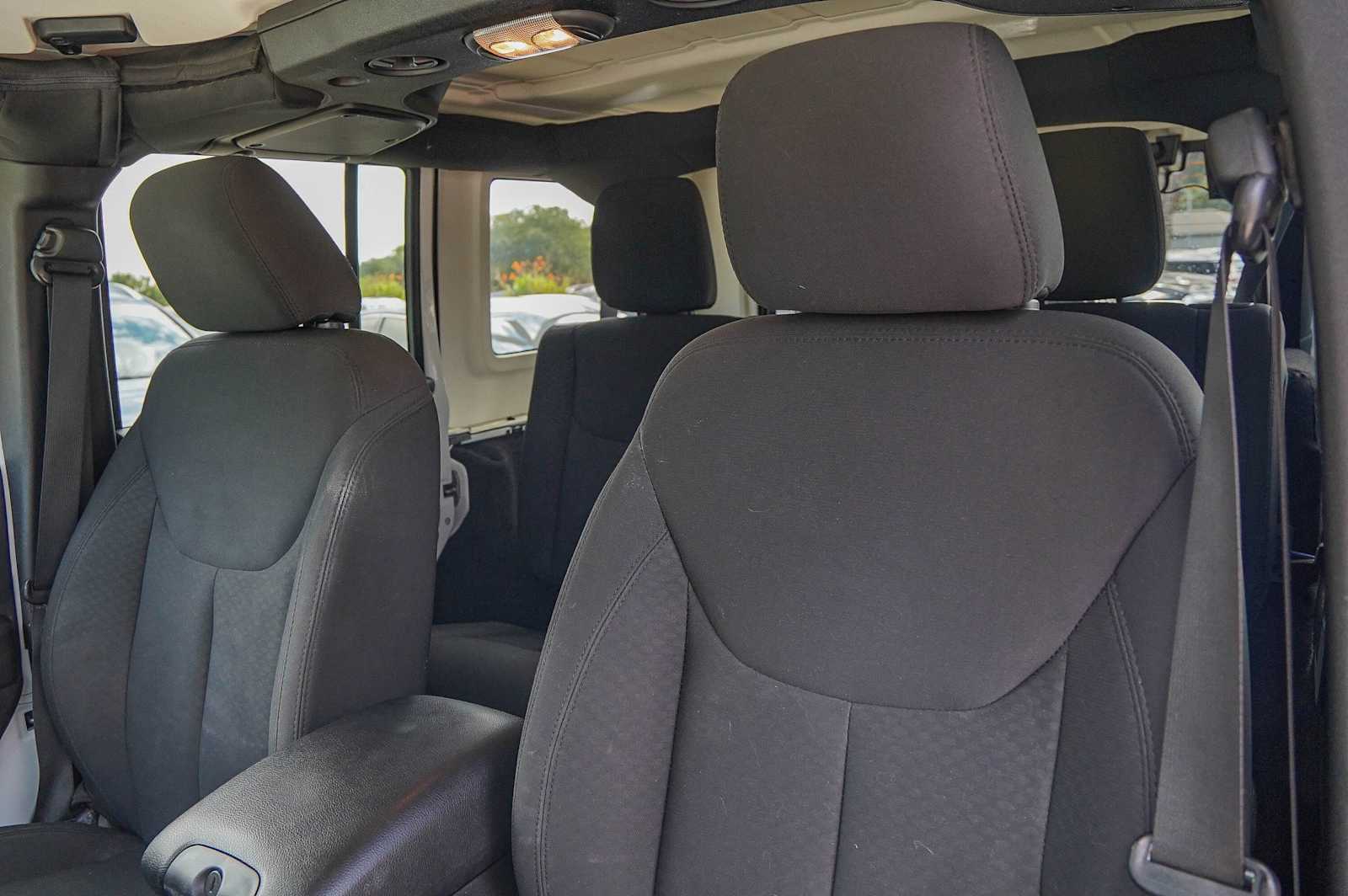 Thumbnail: 2016 Jeep Wrangler - 11