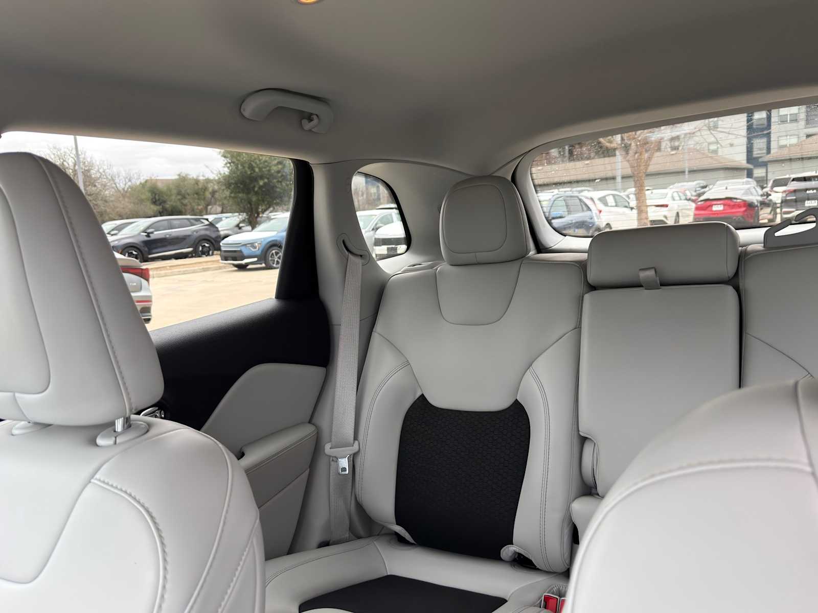 Thumbnail: 2021 Jeep Cherokee - 28