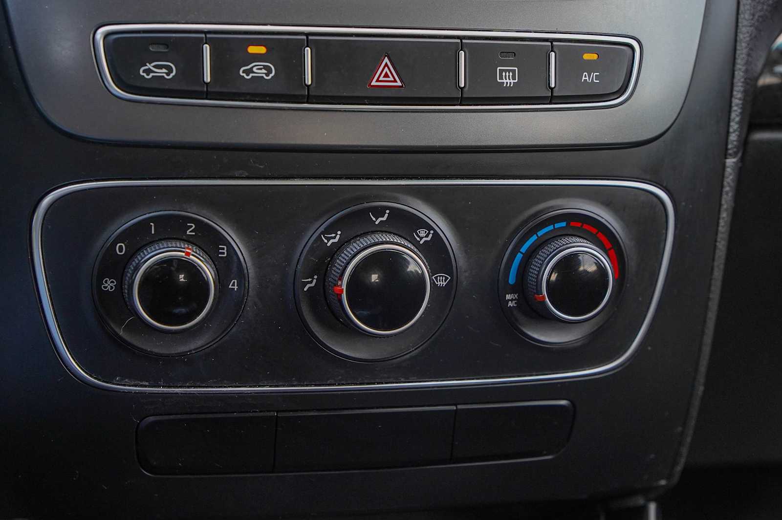 Thumbnail: 2014 Kia Sorento - 18