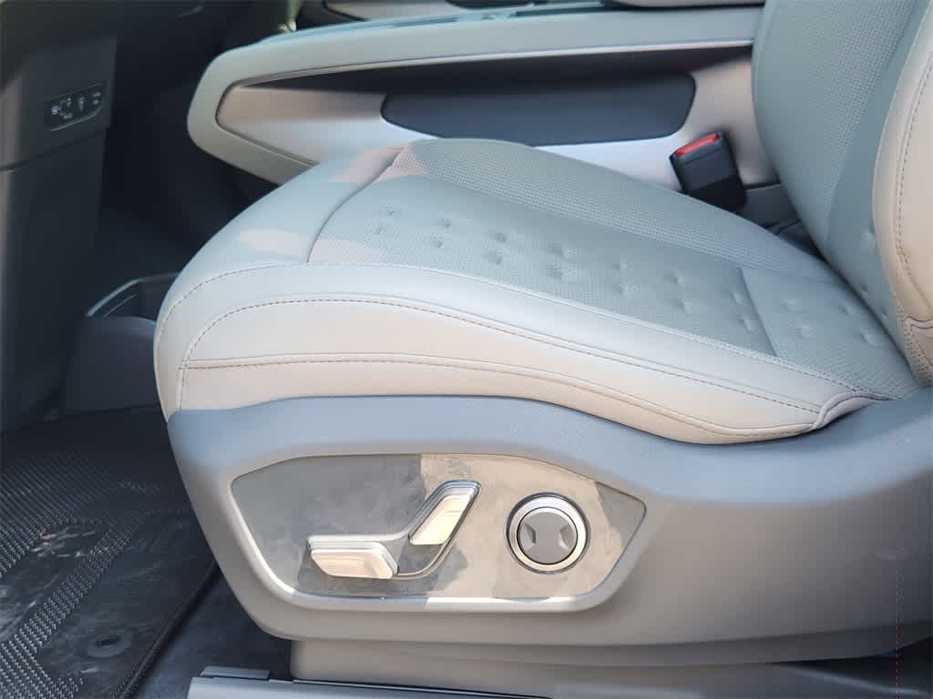 Thumbnail: 2025 Kia EV9 - 24