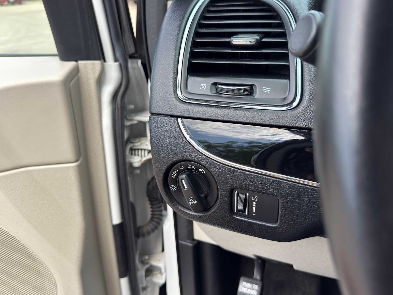 Thumbnail: 2019 Dodge Grand Caravan - 23