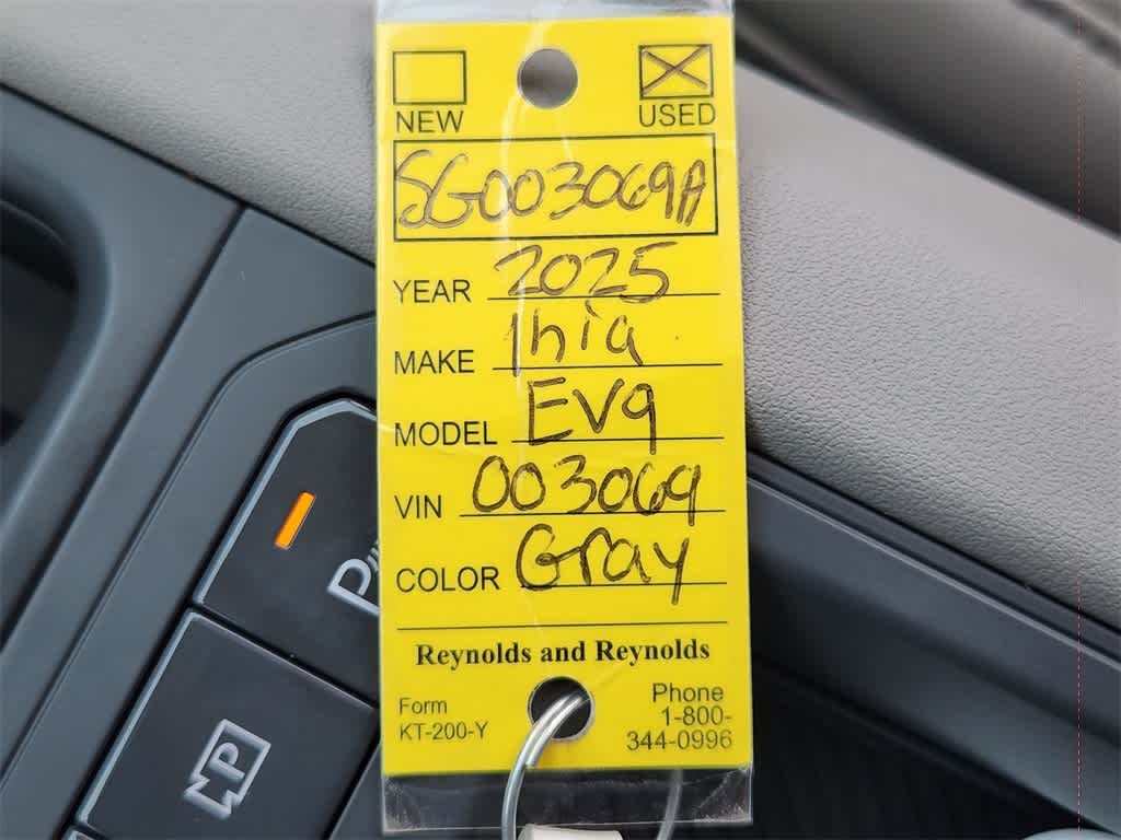 Thumbnail: 2025 Kia EV9 - 36