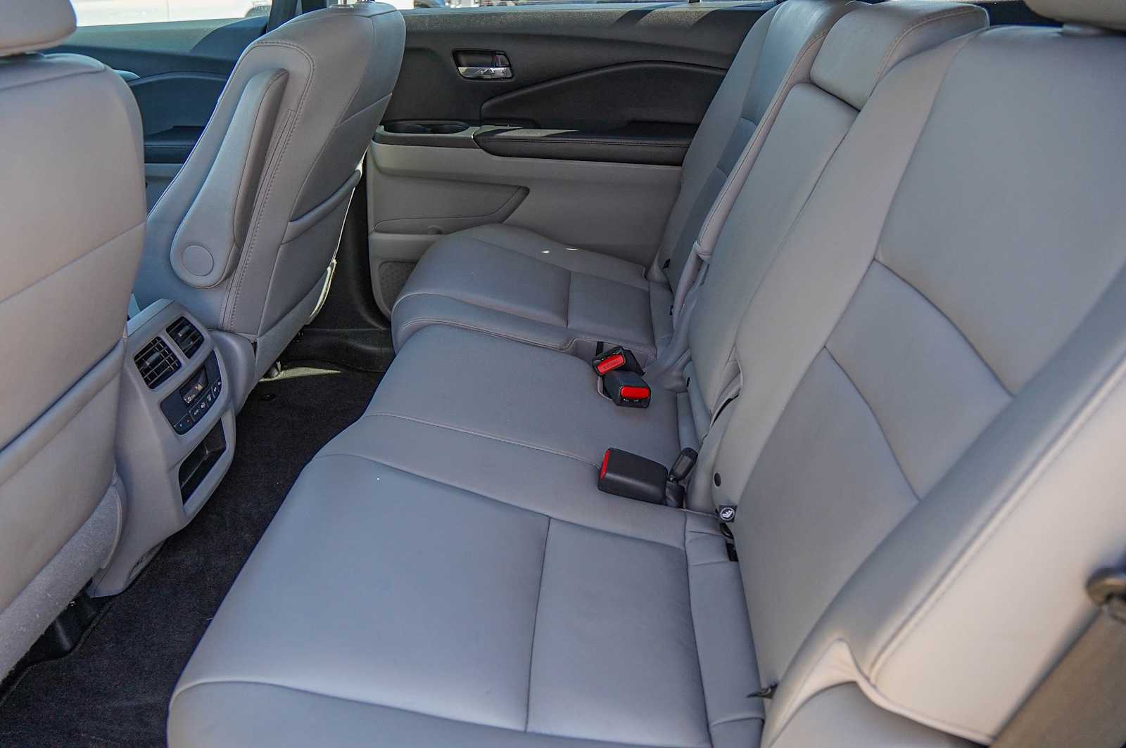 Thumbnail: 2017 Honda Pilot - 28