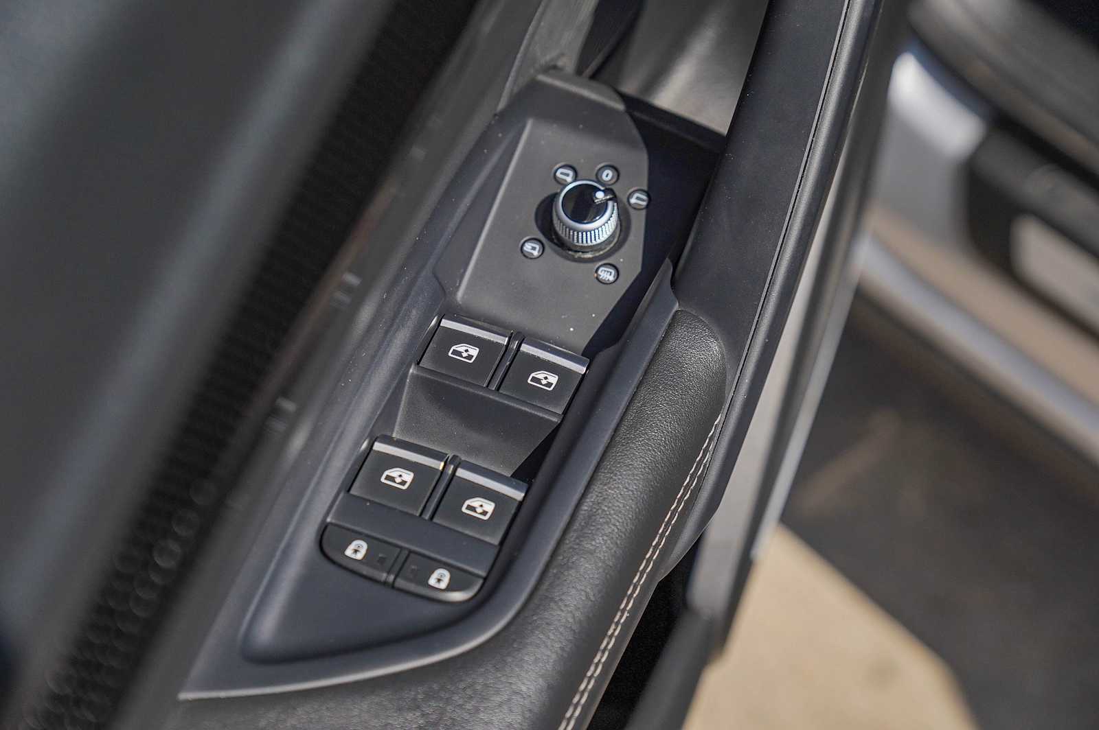 Thumbnail: 2023 Audi SQ5 - 24