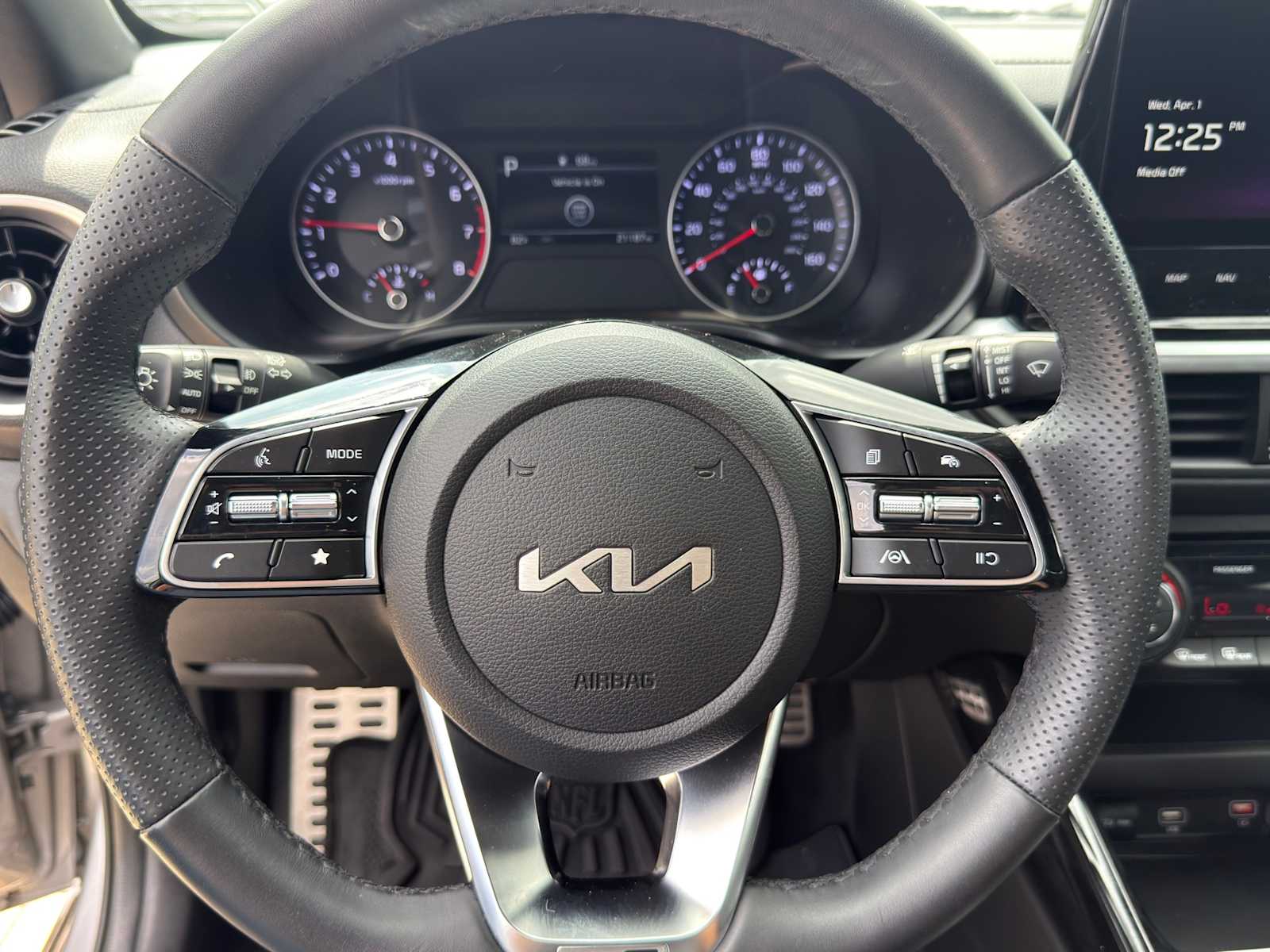 Thumbnail: 2023 Kia Forte - 15