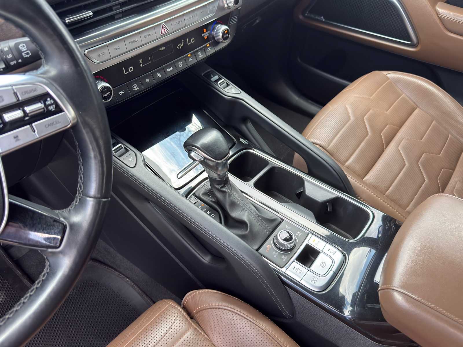 Thumbnail: 2020 Kia Telluride - 11