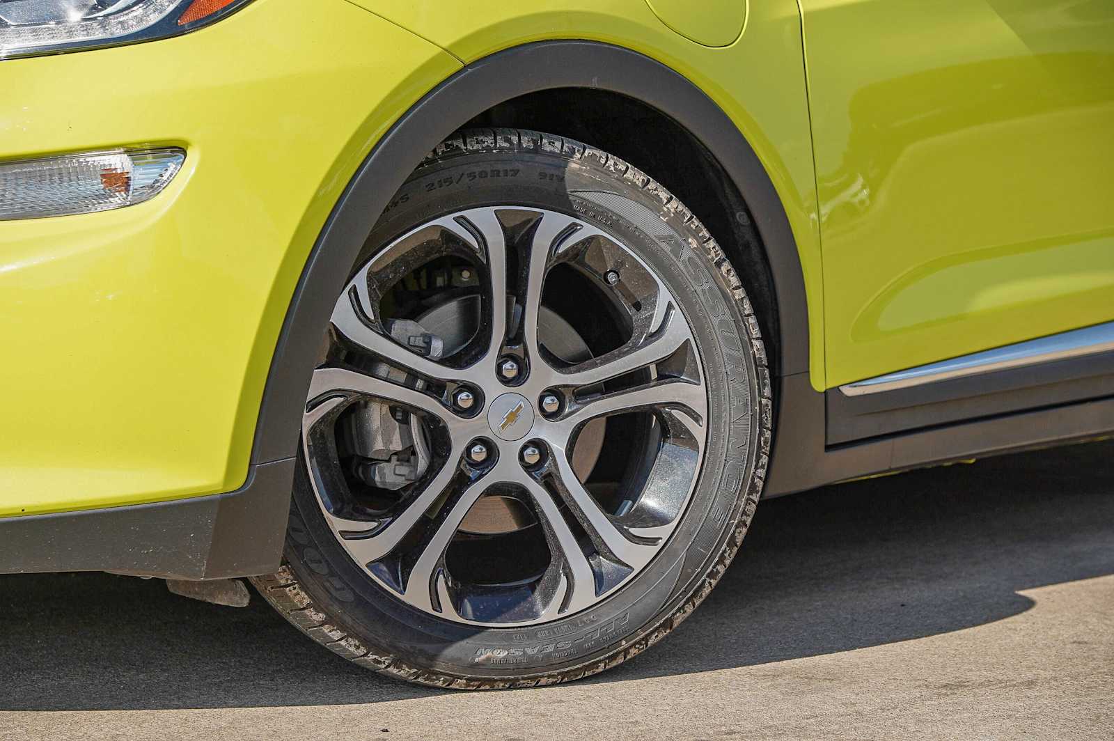 Thumbnail: 2019 Chevrolet Bolt EV - 2