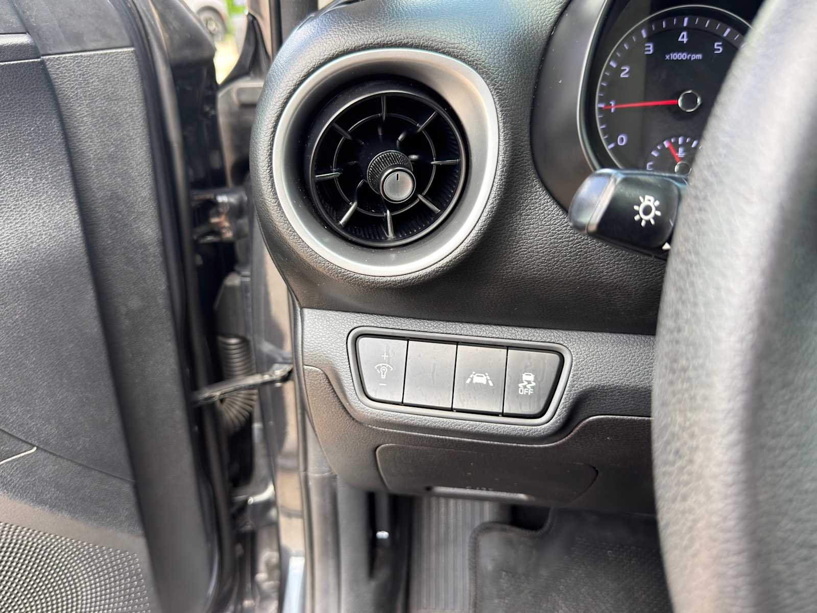 Thumbnail: 2019 Kia Forte - 17