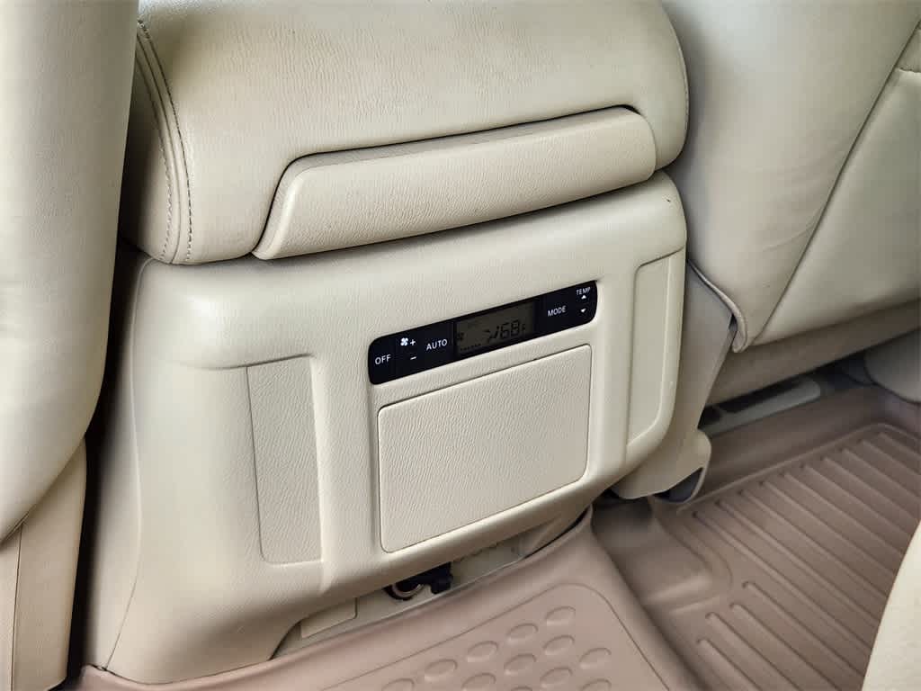 2015 INFINITI QX80  30