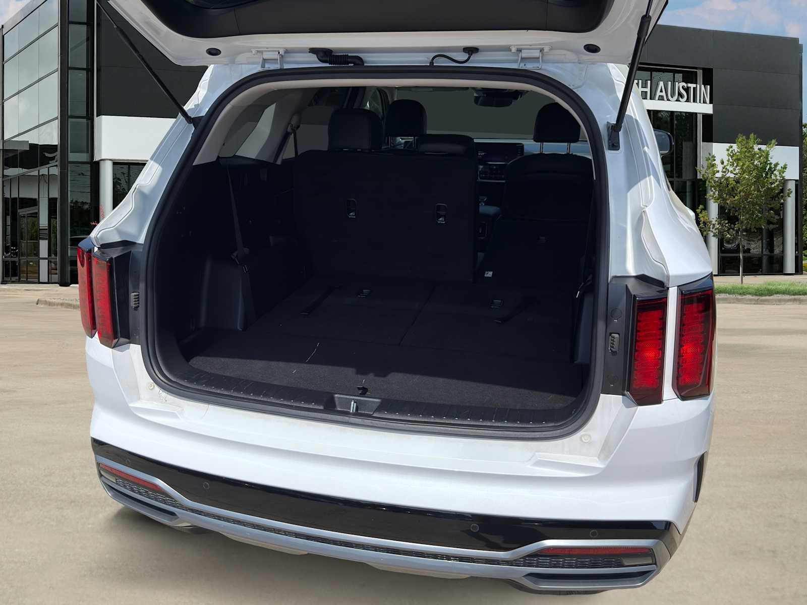 Thumbnail: 2023 Kia Sorento - 8