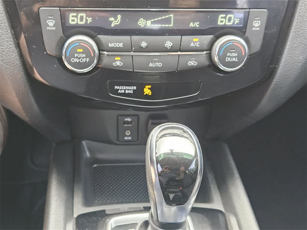 Thumbnail: 2017 Nissan Rogue Sport - 17