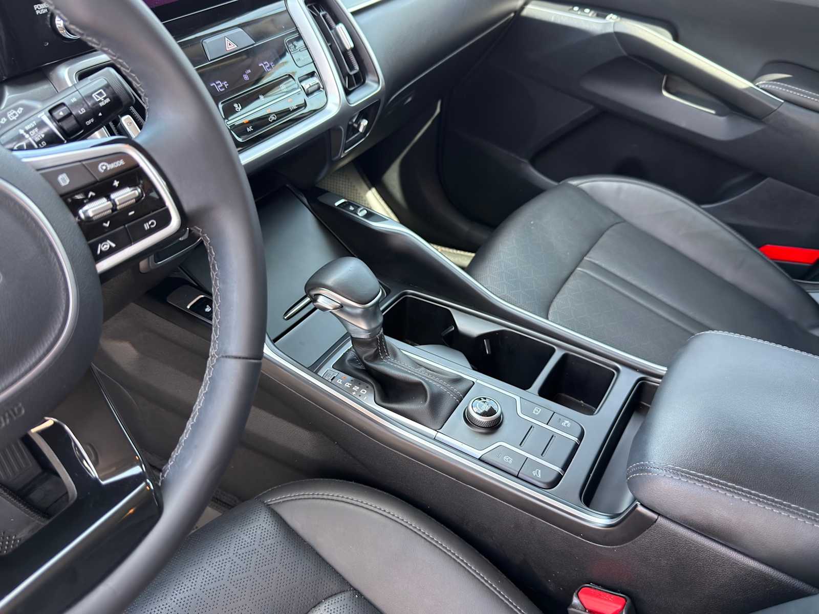 Thumbnail: 2023 Kia Sorento - 14