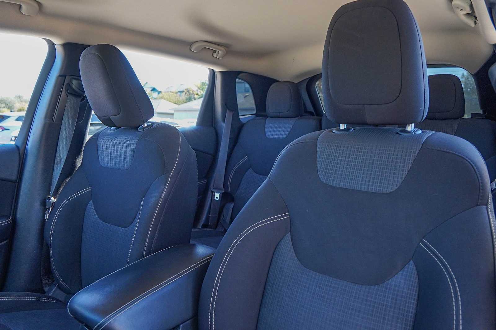 Thumbnail: 2016 Jeep Cherokee - 11