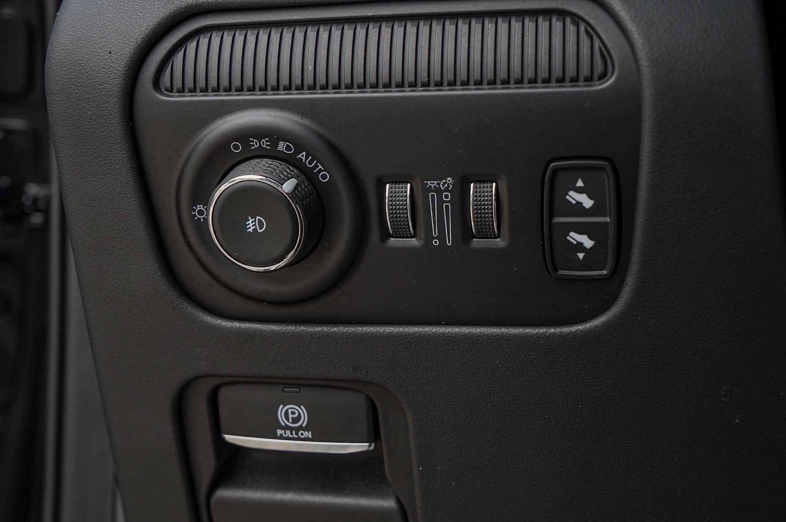 Thumbnail: 2024 Jeep Grand Wagoneer - 22