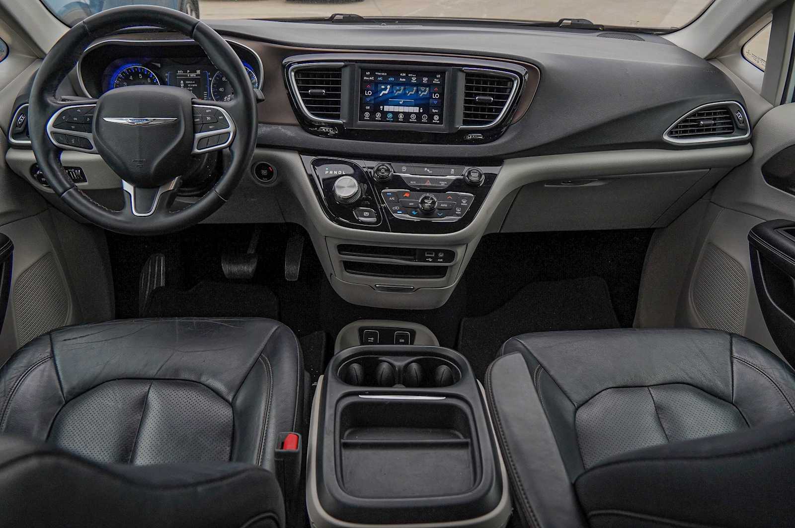 Thumbnail: 2018 Chrysler Pacifica - 28